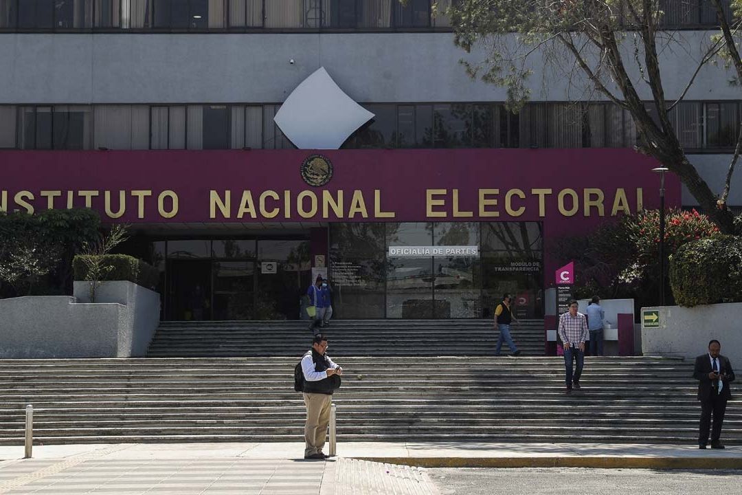 INE Presenta Segunda Controversia para Parar Plan B