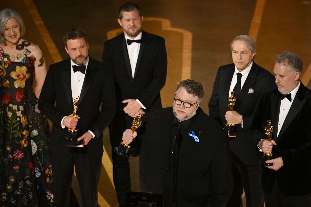 Guillermo del Toro Gana un Oscar por 'Pinocho'