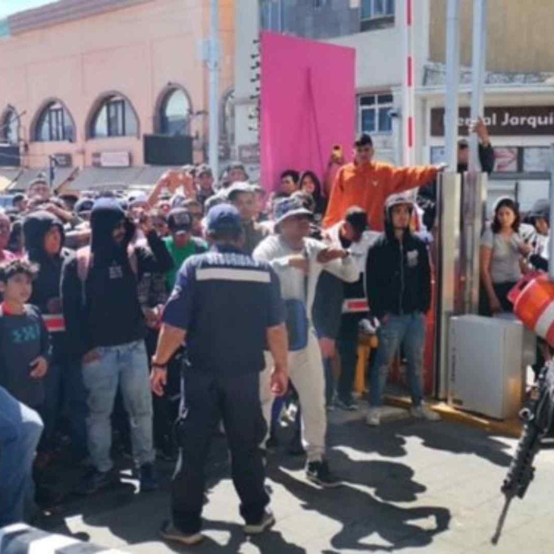 Chihuahua: Migrantes Intentan Ingresar por la Fuerza a EUA