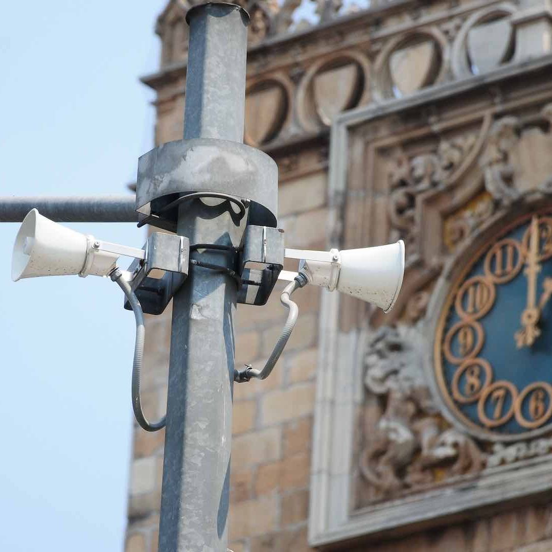 En caso de sismo es importante no entrar en pánico y seguir las instrucciones de las brigadas de seguridad