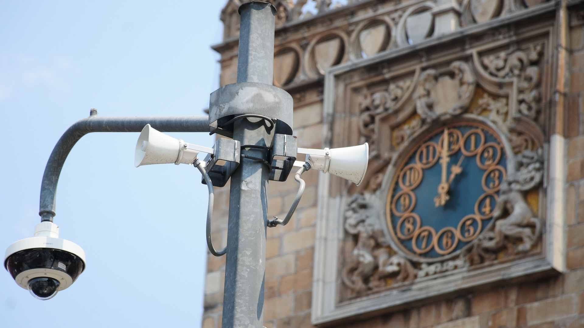 En caso de sismo es importante no entrar en pánico y seguir las instrucciones de las brigadas de seguridad