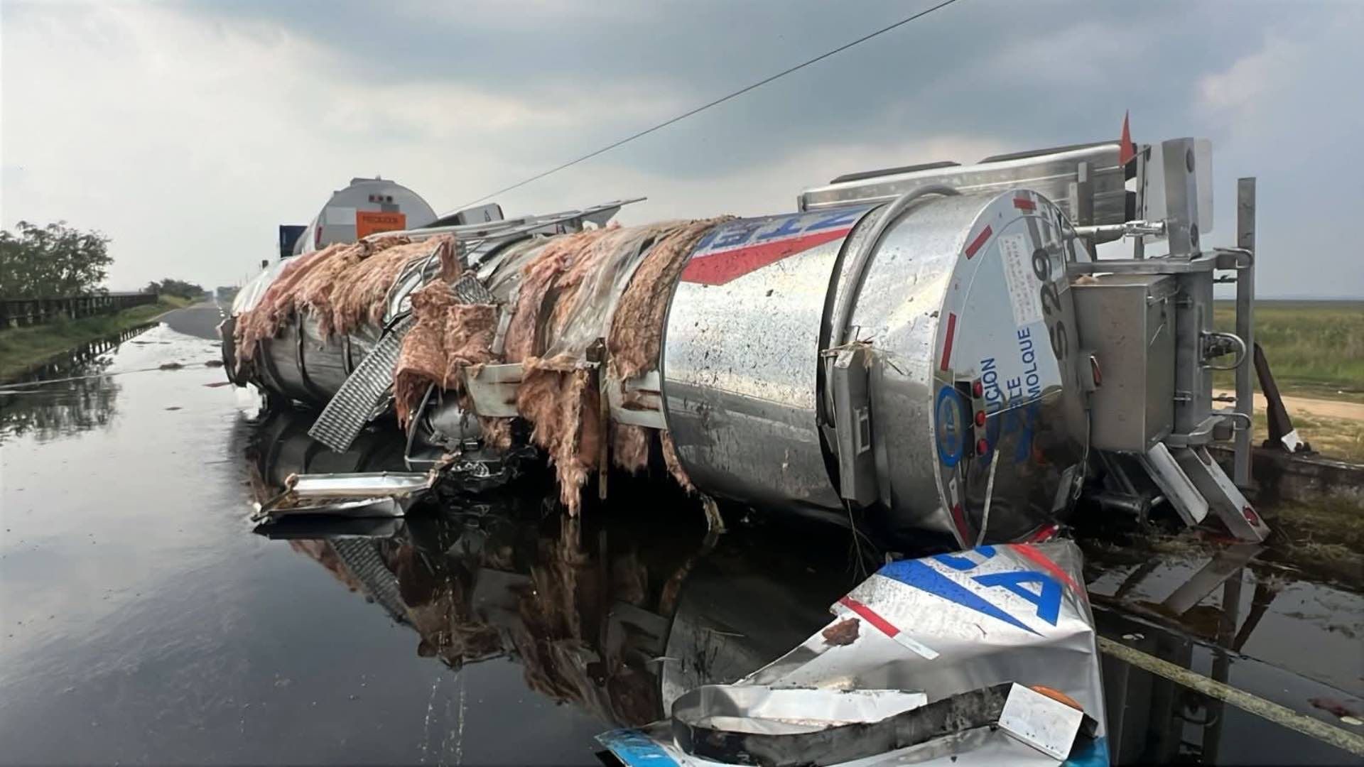 Vuelca Pipa Derrama Aceite Carretera Las Matas Coatzacoalcos Minatitlán Veracruz