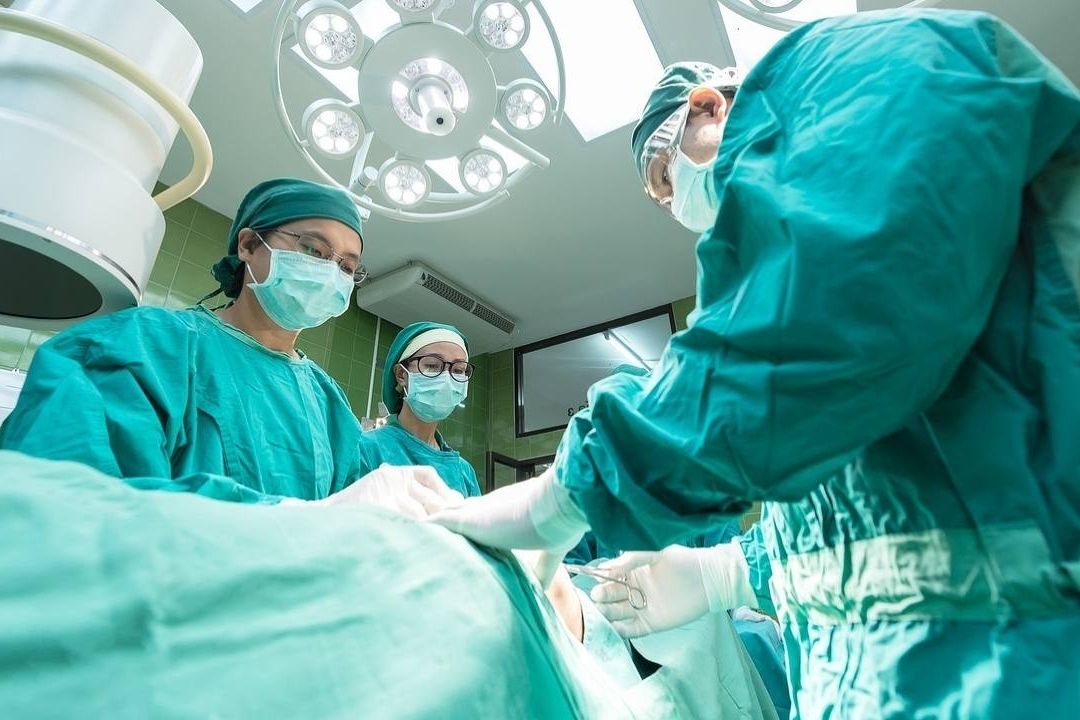 Feto en el Cerebro: Médicos en China extraen "Gemelo Parásito" de una Niña