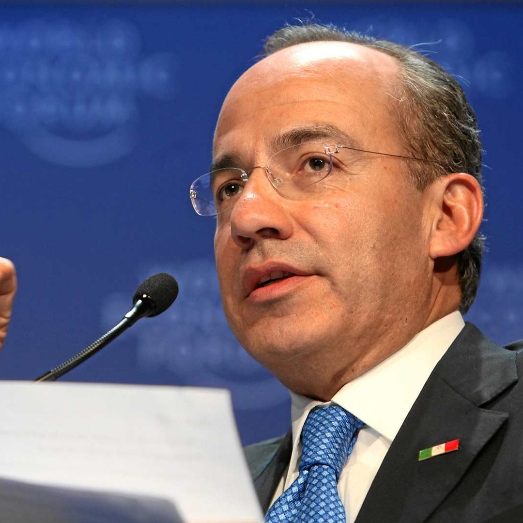 El presidente Andrés Manuel López Obrador (AMLO) señaló que su gobierno no persigue al expresidente Felipe Calderón, como este acusó ayer