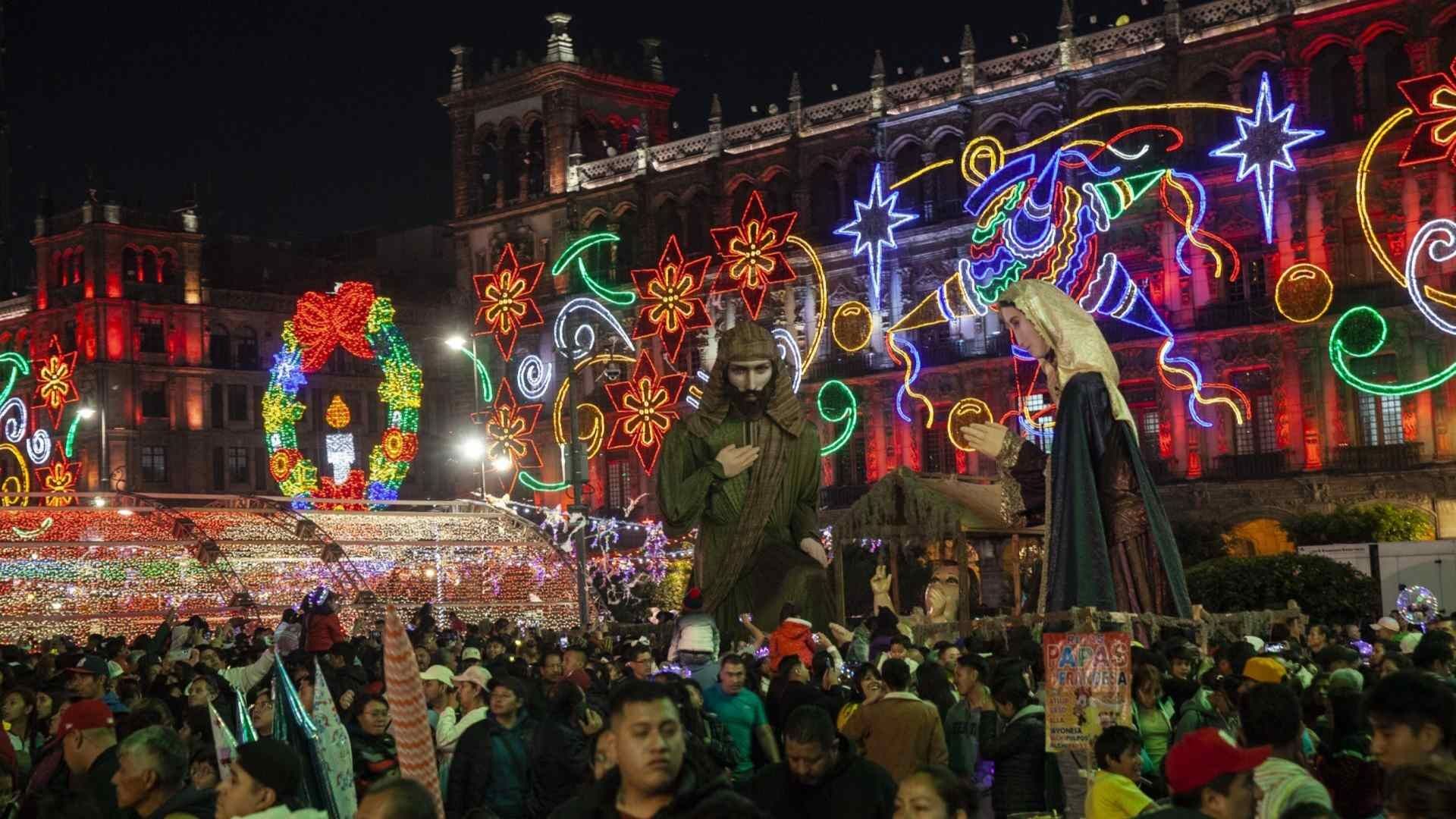 Verbena navideña en el Zócalo Capitalino