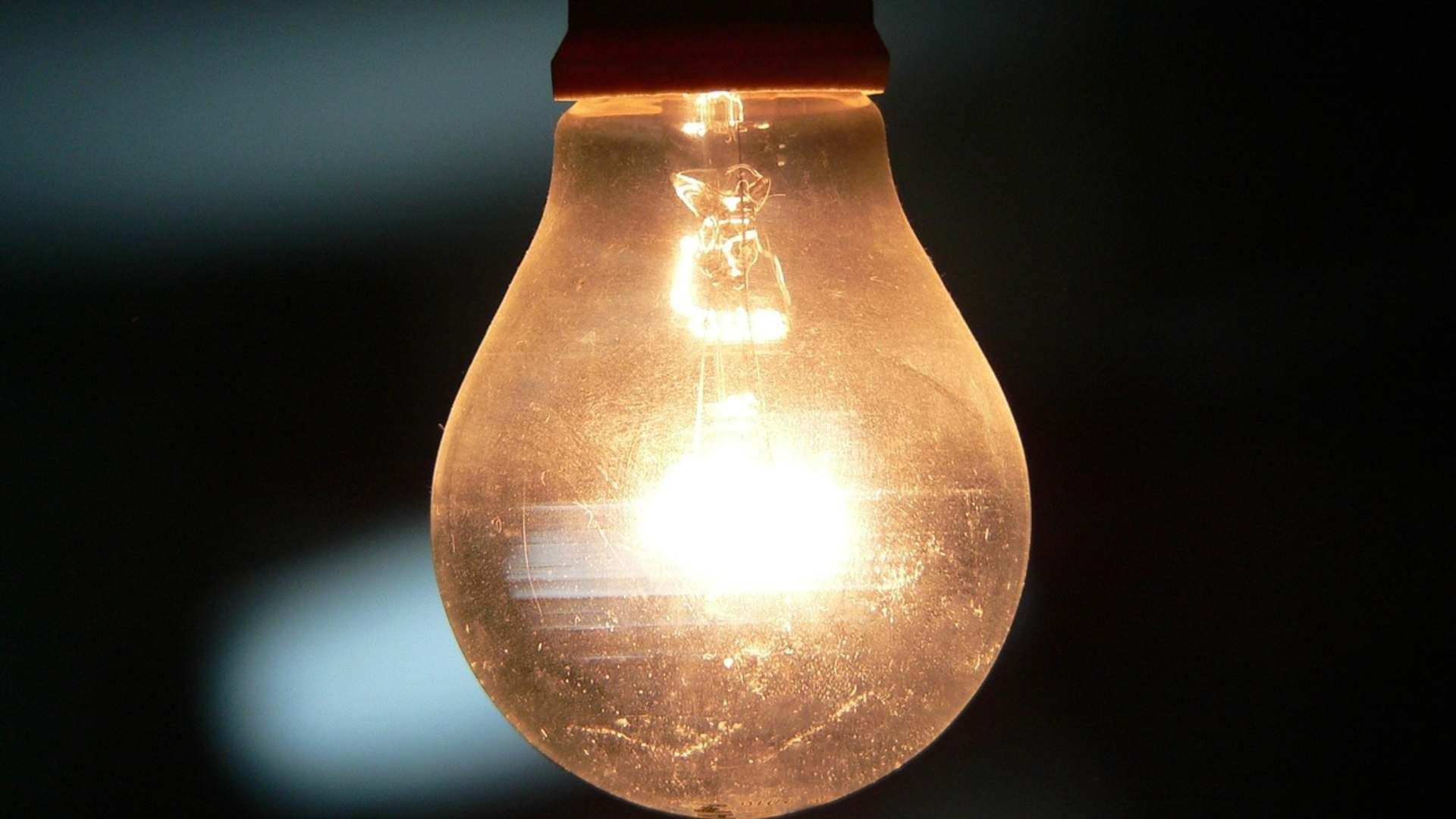 La ciudadanía puede reportar ante la CFE una falla de luz o apagón por internet o vía telefónica
