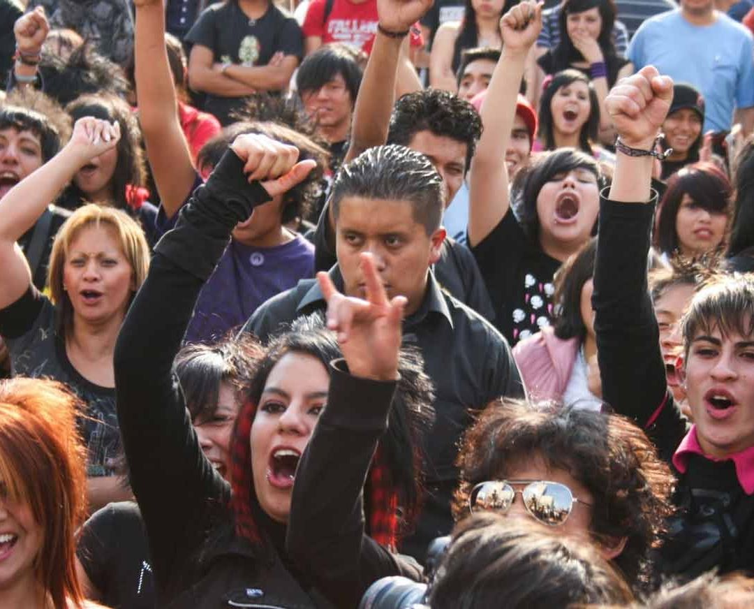 Hace 15 años pelearon Emos y Punks
