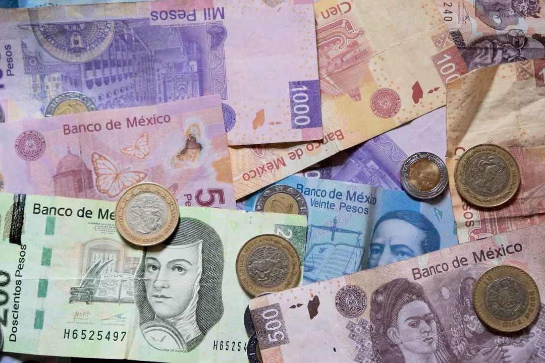 El peso se depreció de nueva cuenta este jueves, el dólar se cotiza en 19.06 pesos