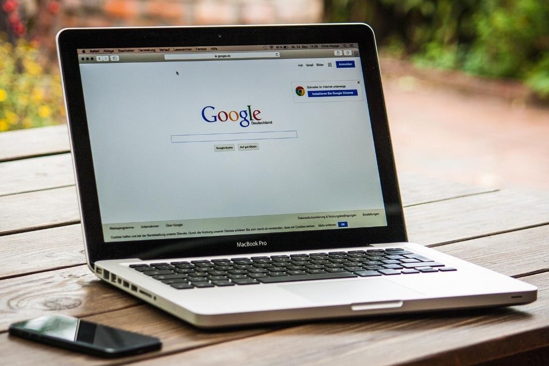 Google, lanzó una "varita mágica" con inteligencia artificial para redactar textos para su popular software Google Docs