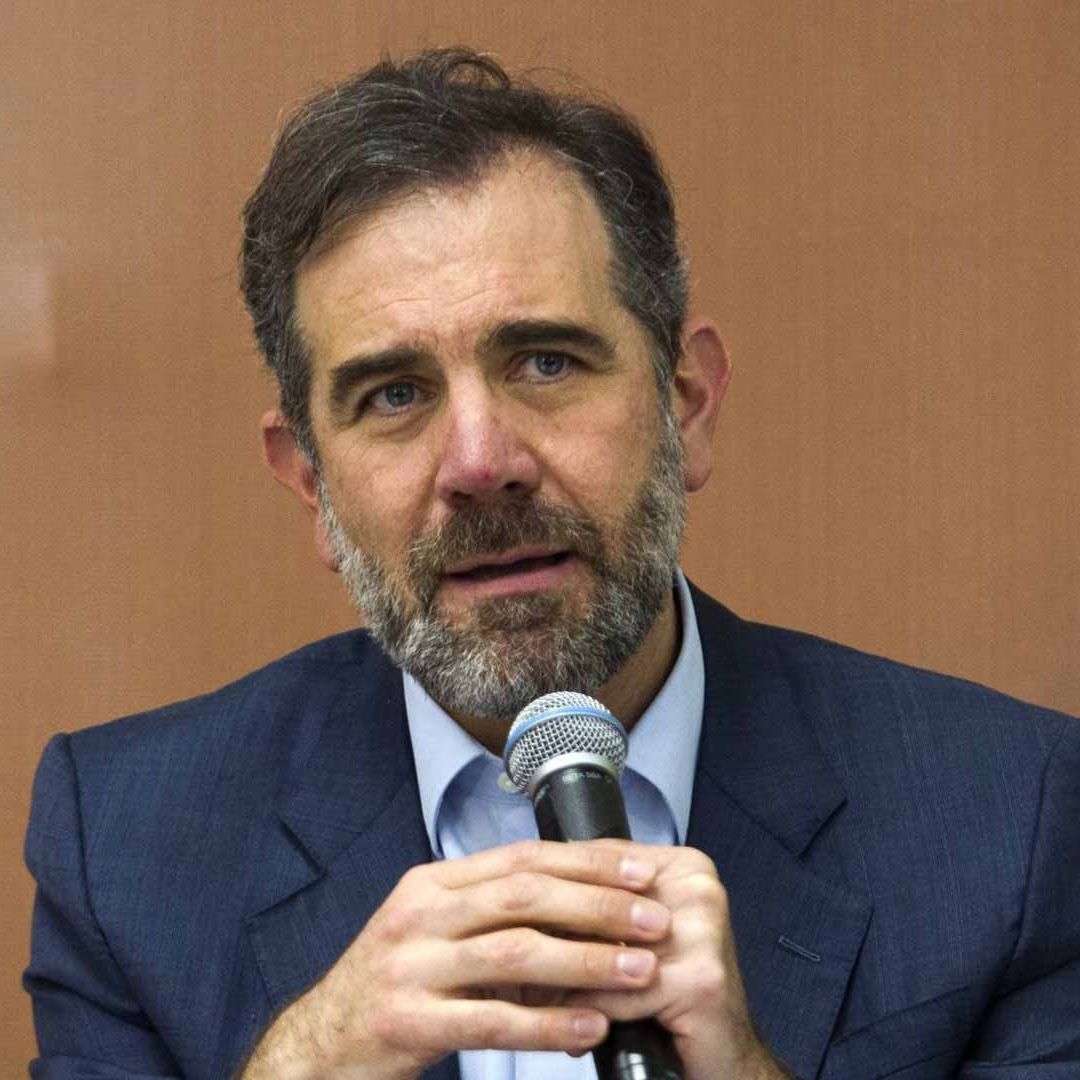 AMLO Reprocha Compensación Millonaria de Lorenzo Córdova al Salir del INE; Es Inmoral, Dice