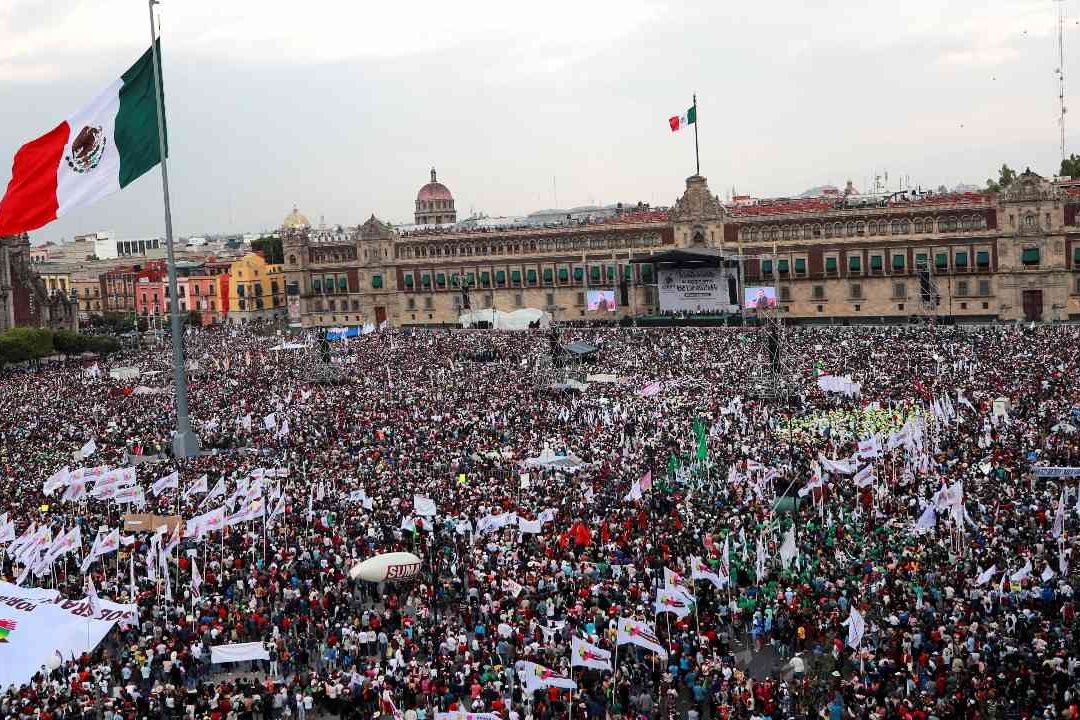 Fotos del Festejo en el Zócalo: AMLO y Mexicanos Celebran 18 de Marzo