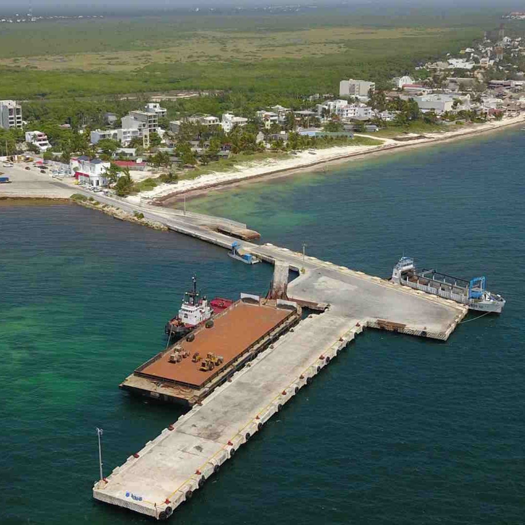 Barco con piedra cubana para Tren Maya daña corales