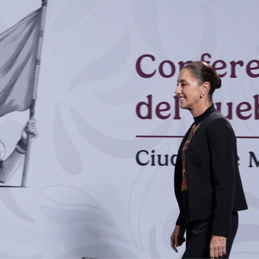 Una mujer con semblante feliz.