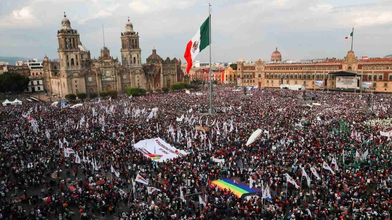 N+ realizó un cálculo de cuentas personas le caben al Zócalo de la Ciudad de México