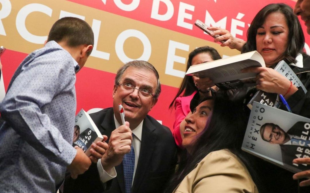 Marcelo Ebrard durante la presentación de su libro 'El Camino de México'