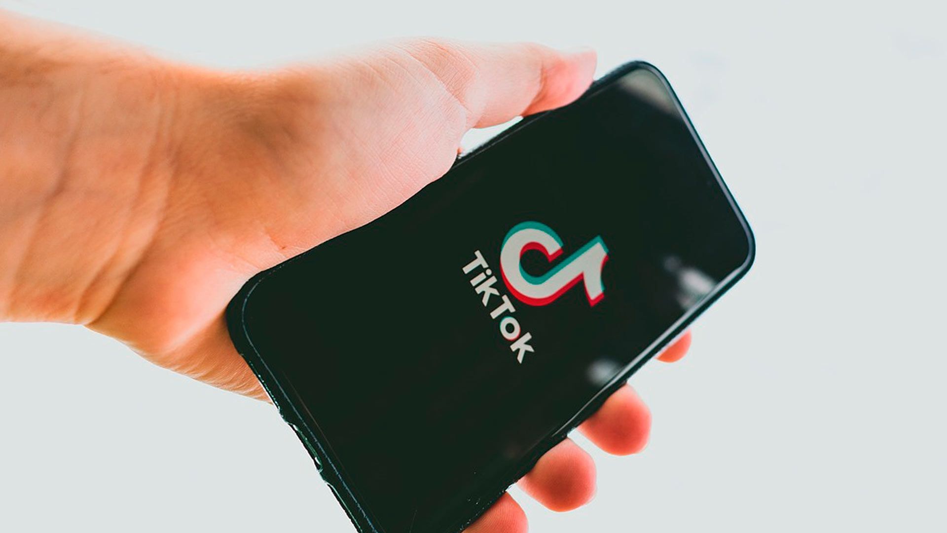 BBC pide a empleados borrar Tiktok de dispositivos de trabajo