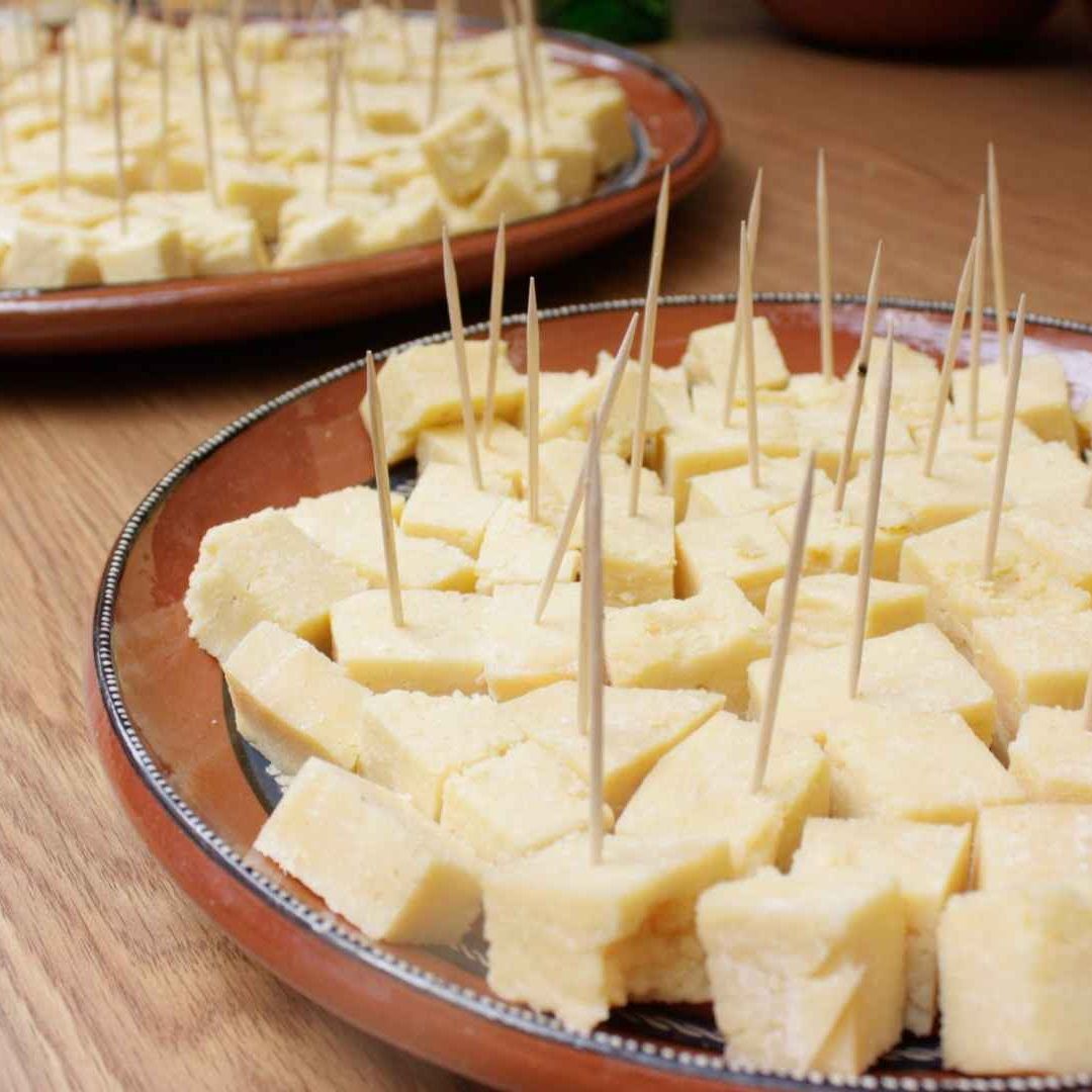 El queso fresco y el queso panela tienen varias diferencias
