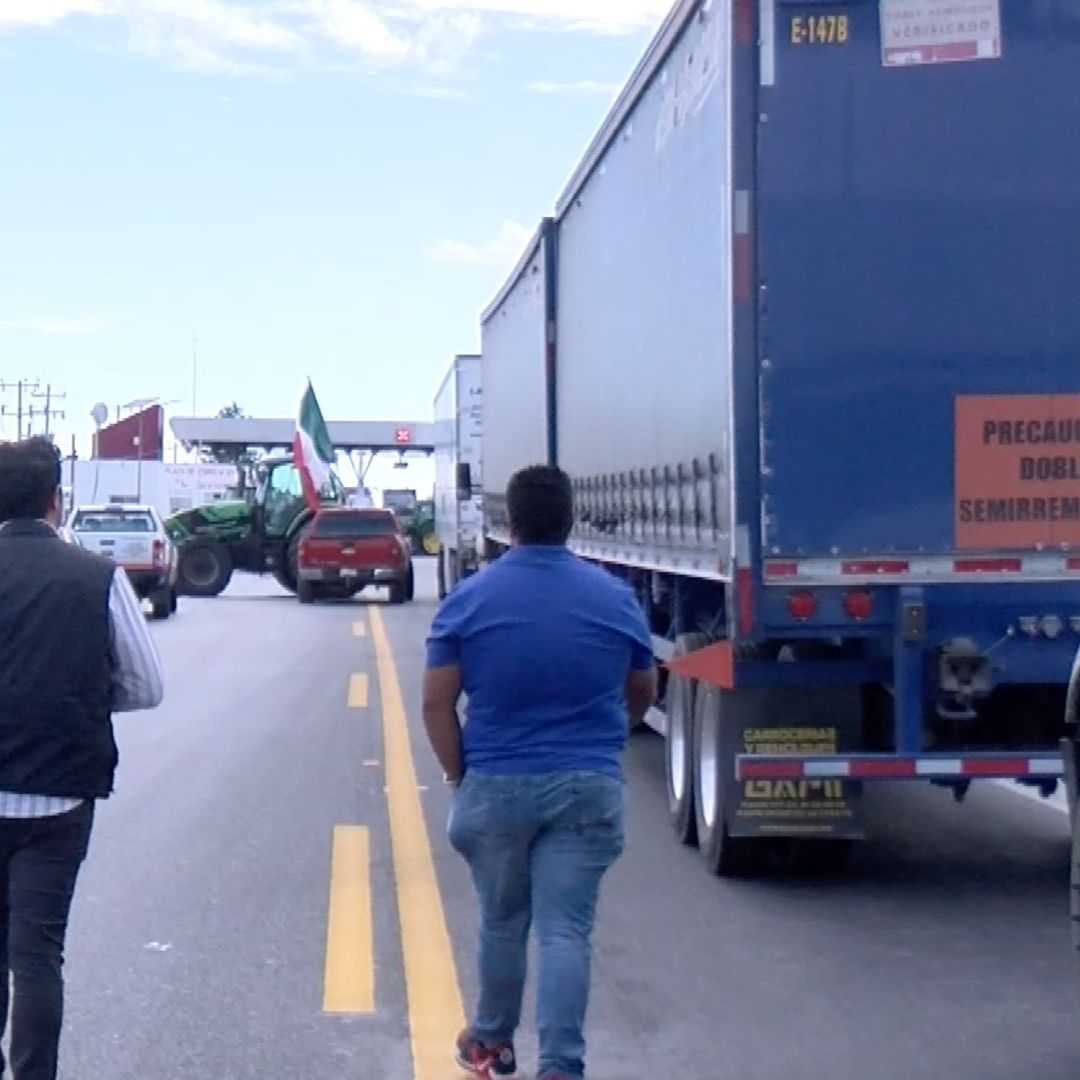 Bloqueo en Fresnillo impide avanzar a menor enferma; padres temían convulsiones
