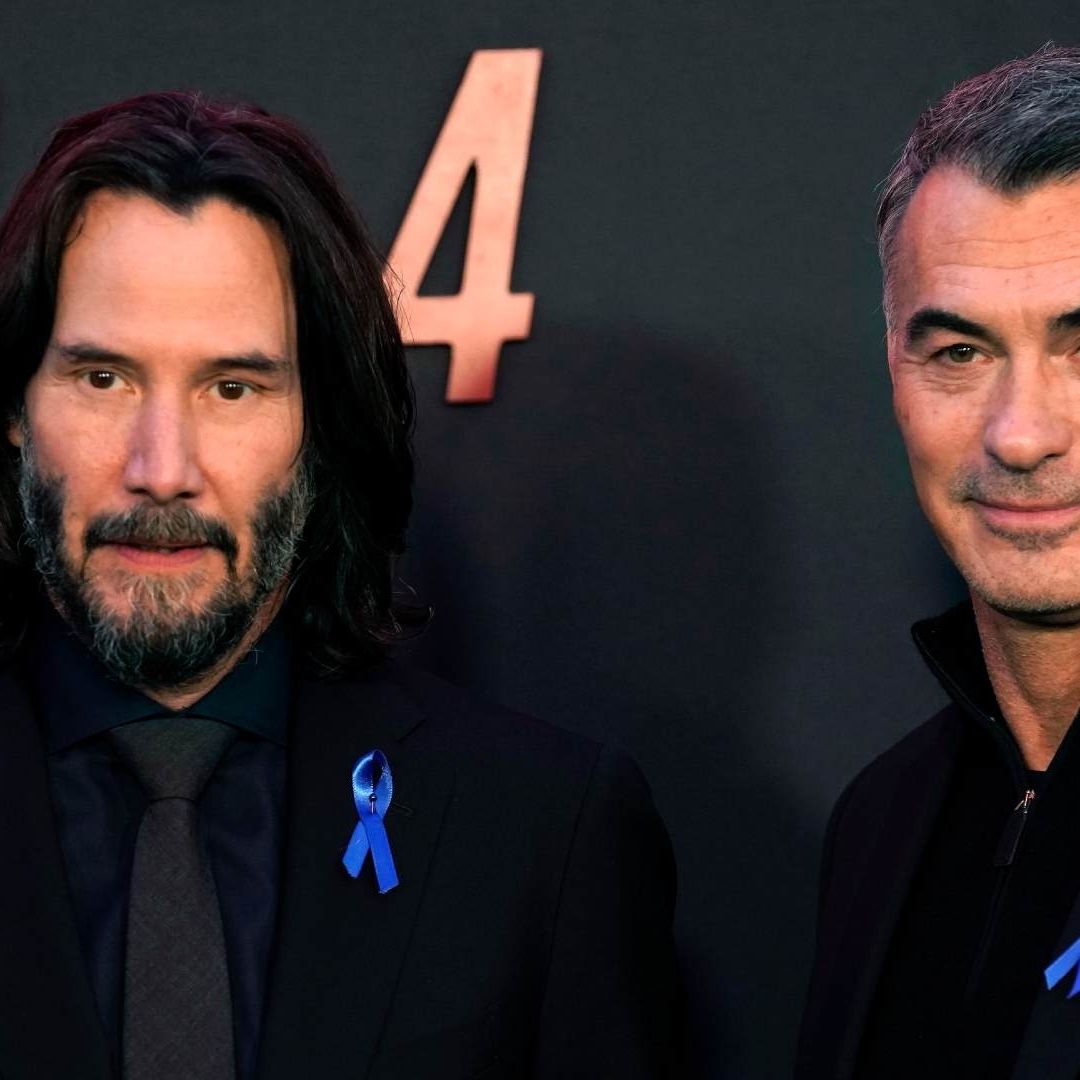 Keanu Reeves y el director Chad Stahelski en la premier de 'John Wick 4'