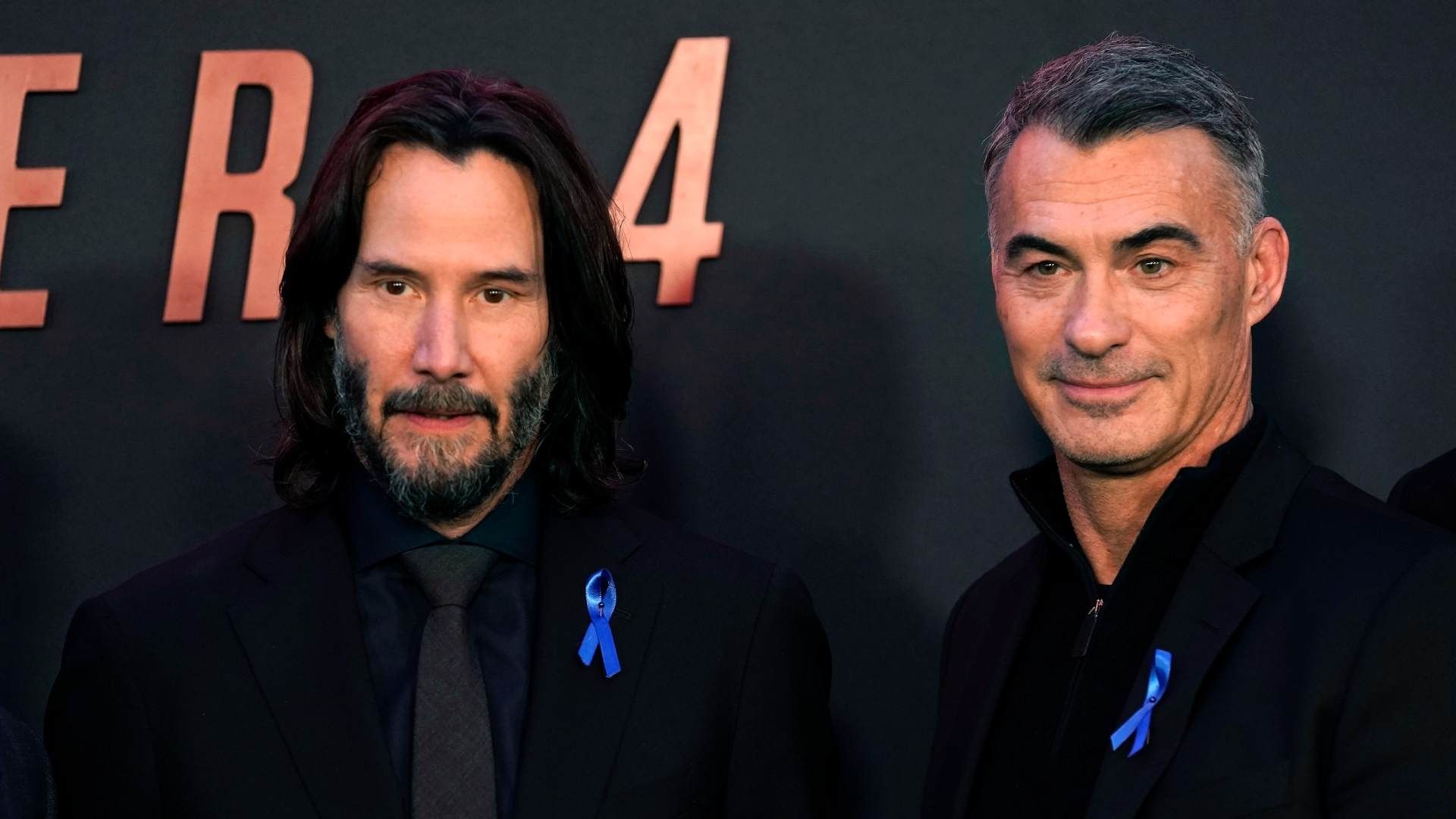 Keanu Reeves y el director Chad Stahelski en la premier de 'John Wick 4'