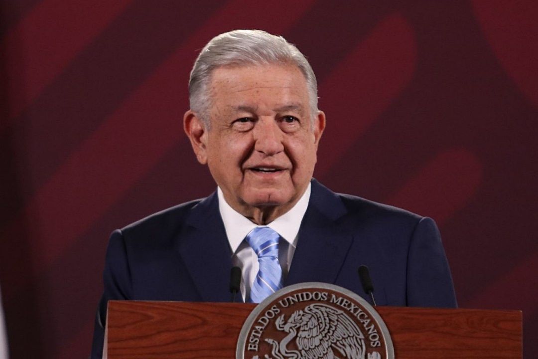 El presidente Andrés Manuel López Obrador presenta su mañanera desde Oaxaca
