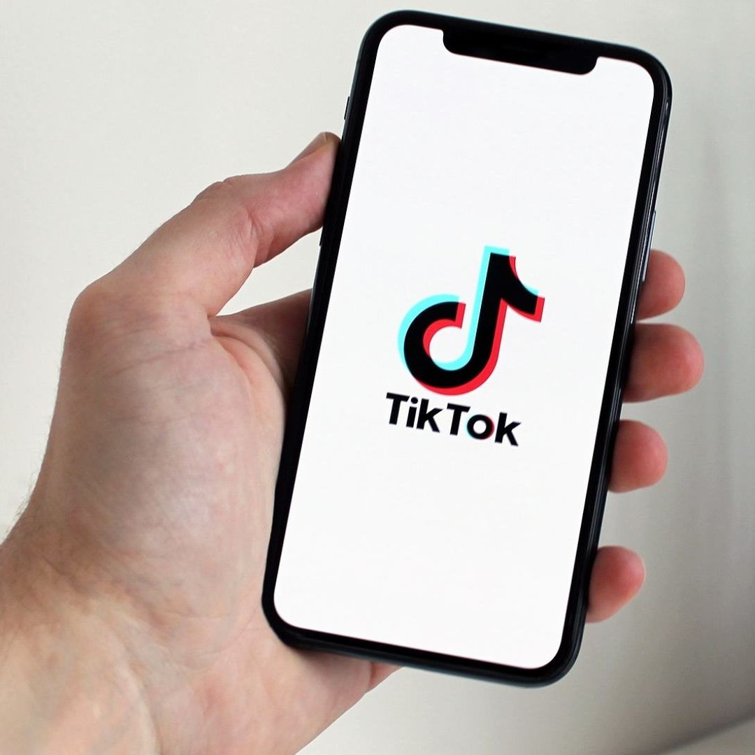 Reto de la Cicatriz Francesa en TikTok Preocupa en Italia