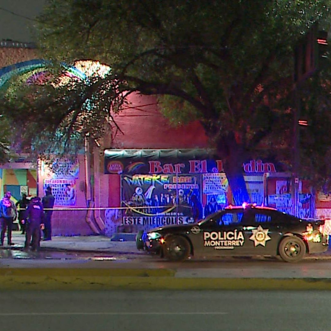 Policía de Monterrey en bar por homicidio de cliente