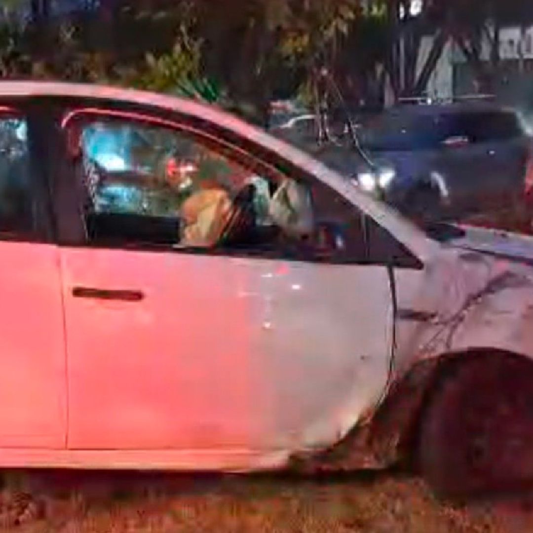 Mujer de la policía vial chocó en Lázaro Cárdenas, Guadalajara