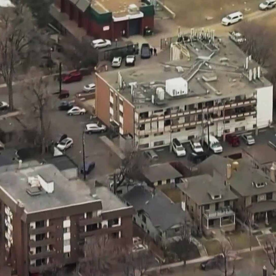 Un estudiante desató un tiroteo hoy, 22 de marzo de 2023, dejando al menos a dos trabajadores heridos en el instituto de secundaria East High School