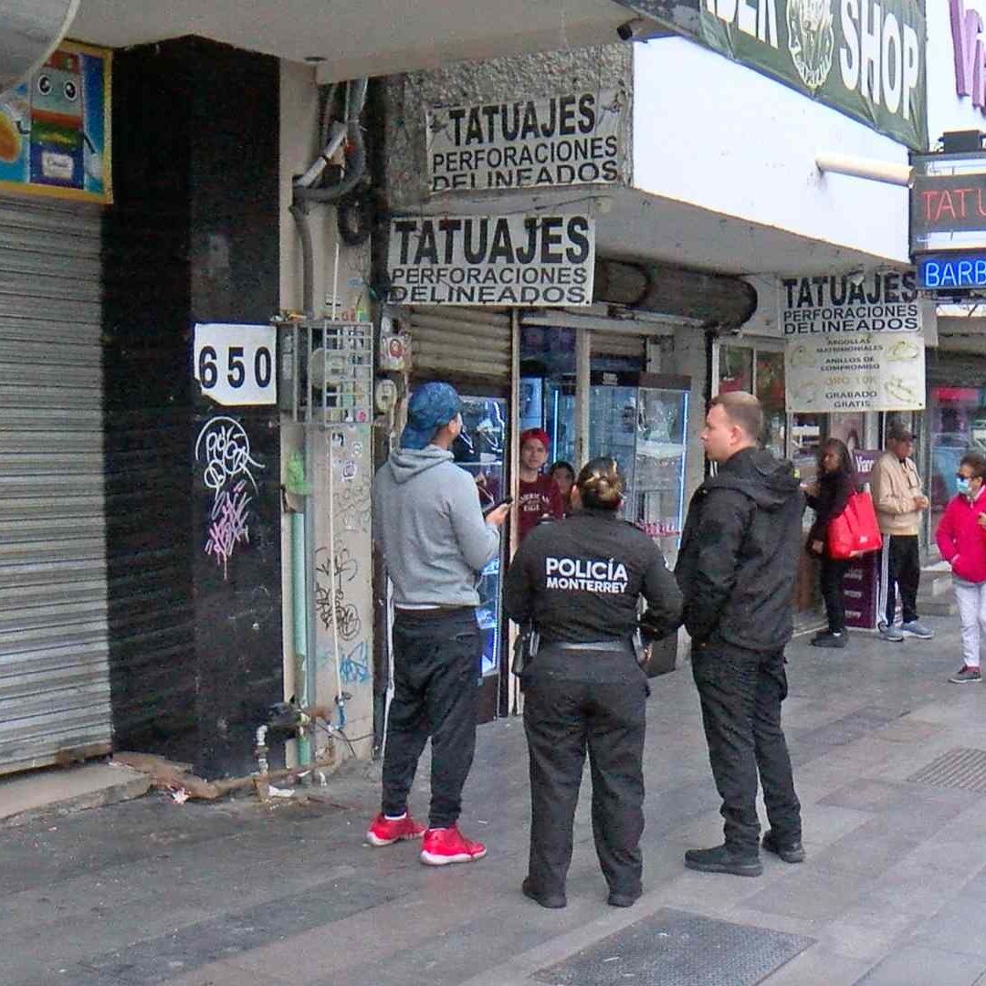 Policías en Centro de Monterrey