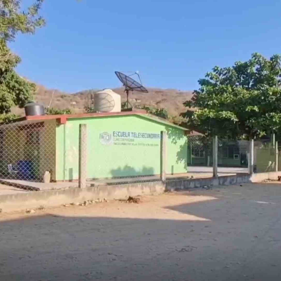 Niña No Volverá a Escuela en Oaxaca por Usar Pantalón