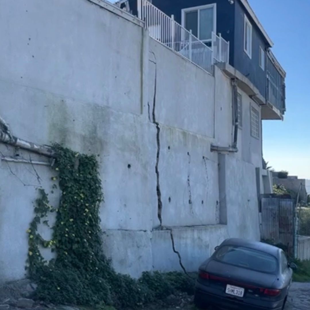 Engomado Rojo y Evacuaciones en la Colonia Libertad de Tijuana Tras Daños en Predios