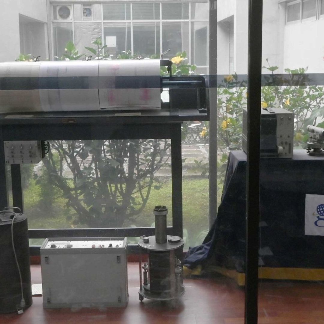 Una máquina para registrar sismos.