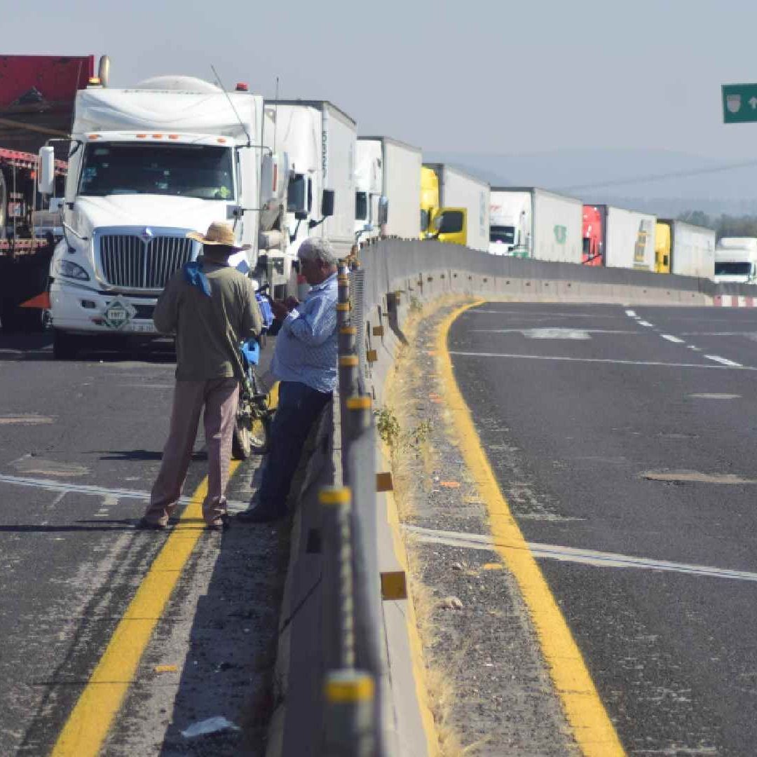 Carreteras bloqueadas hoy. Foto: Cuartoscuro