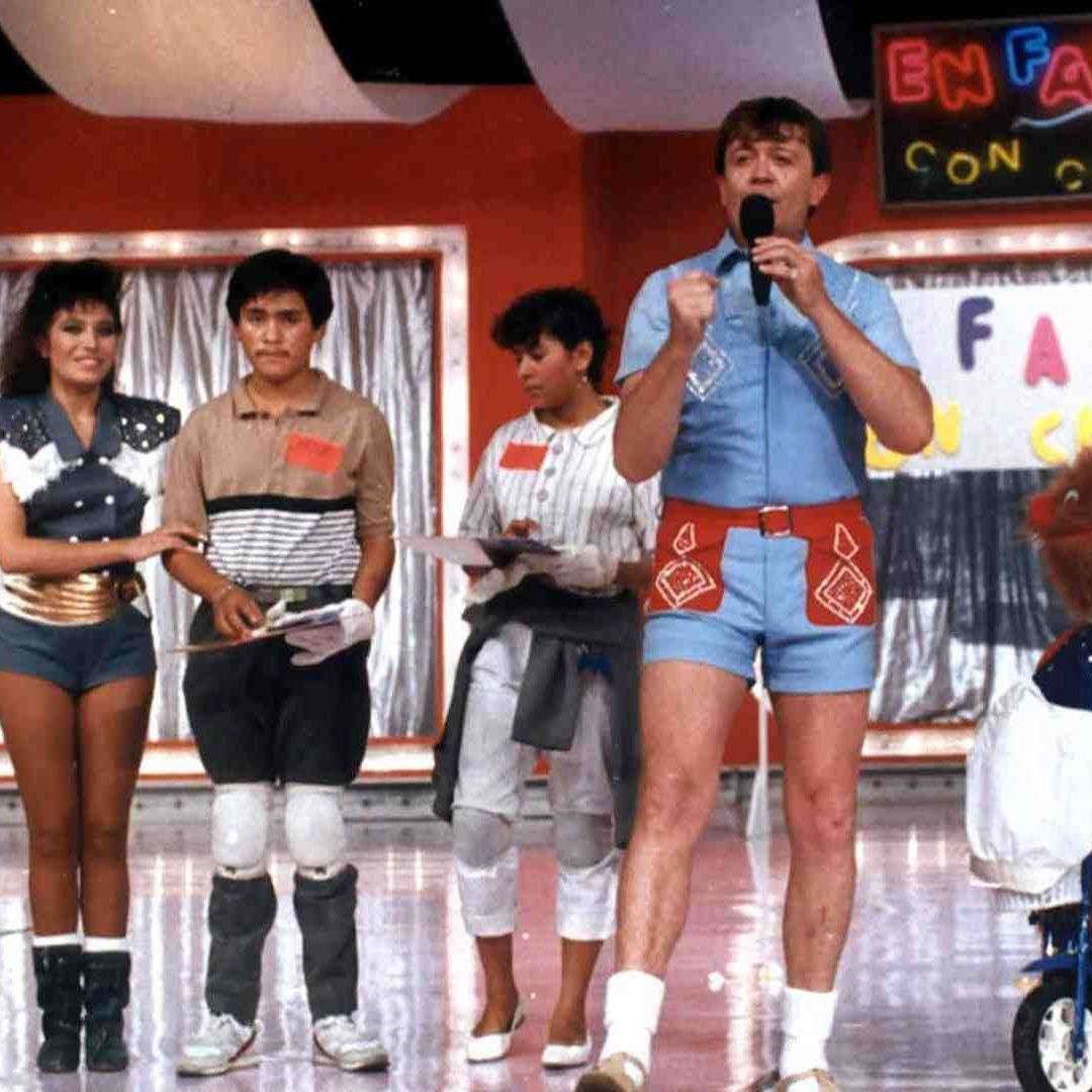 Estudiaba en la Universidad Nacional Autónoma de México y al mismo tiempo para ayudarse económicamente trabajaba en televisión
