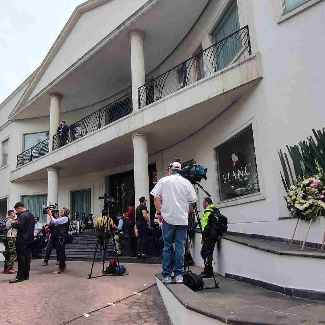 Funeraria donde velan a "Chabelo"