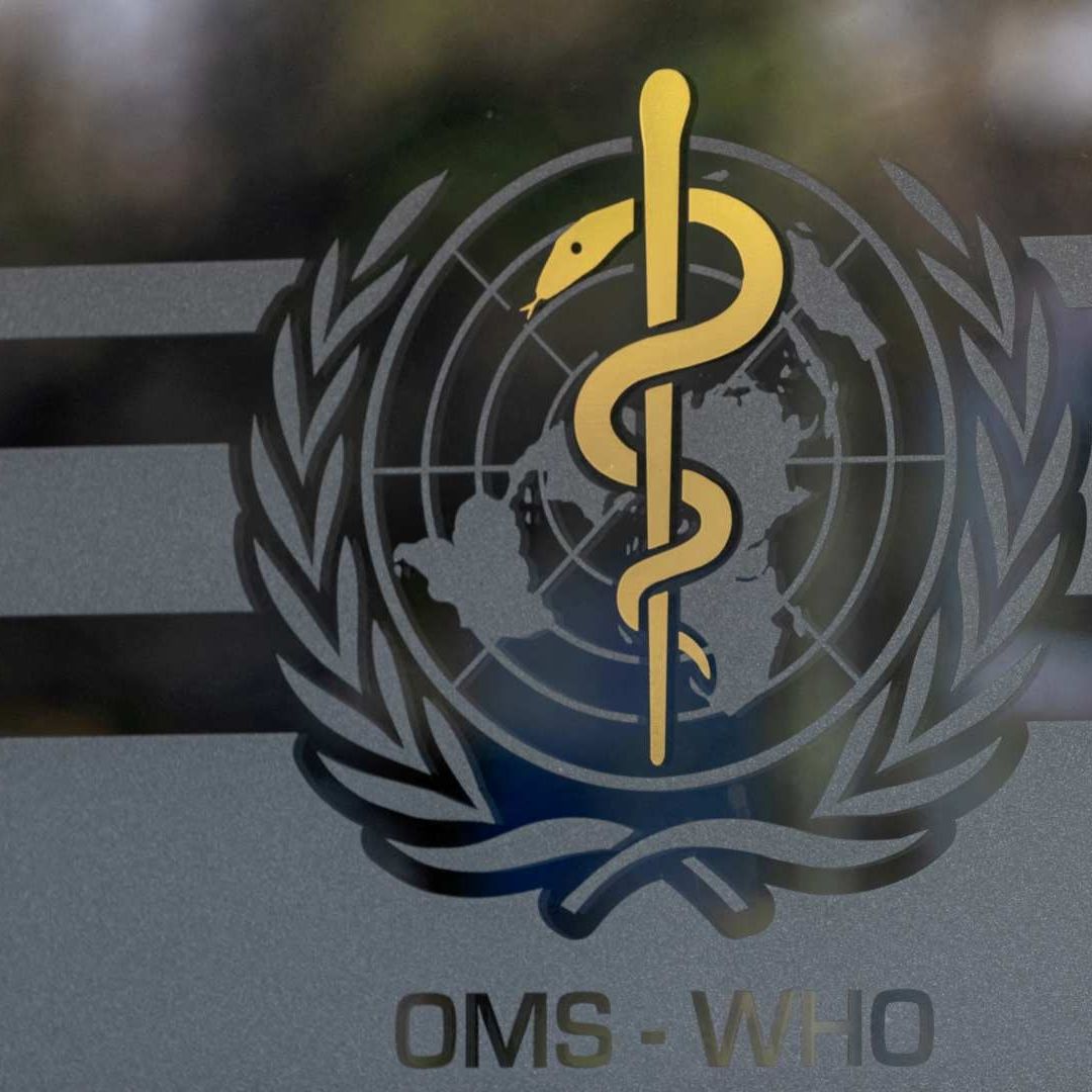 Logotipo de la Organización Mundial de la Salud en la sede en Ginebra. Foto: Reuters | Archivo