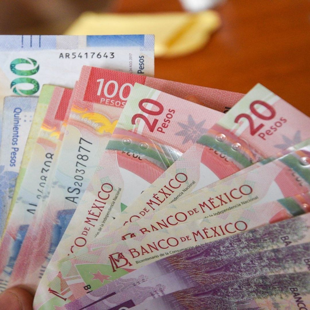 Varios billetes mexicanos.