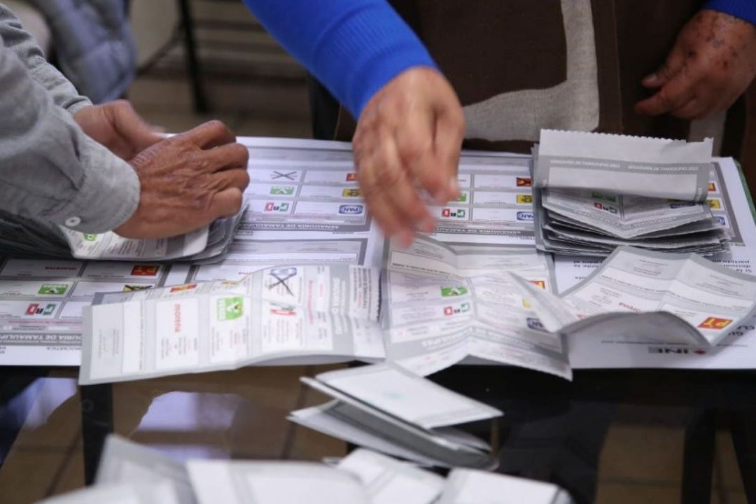 AMLO afirma que México tiene retrasos en materia democrática