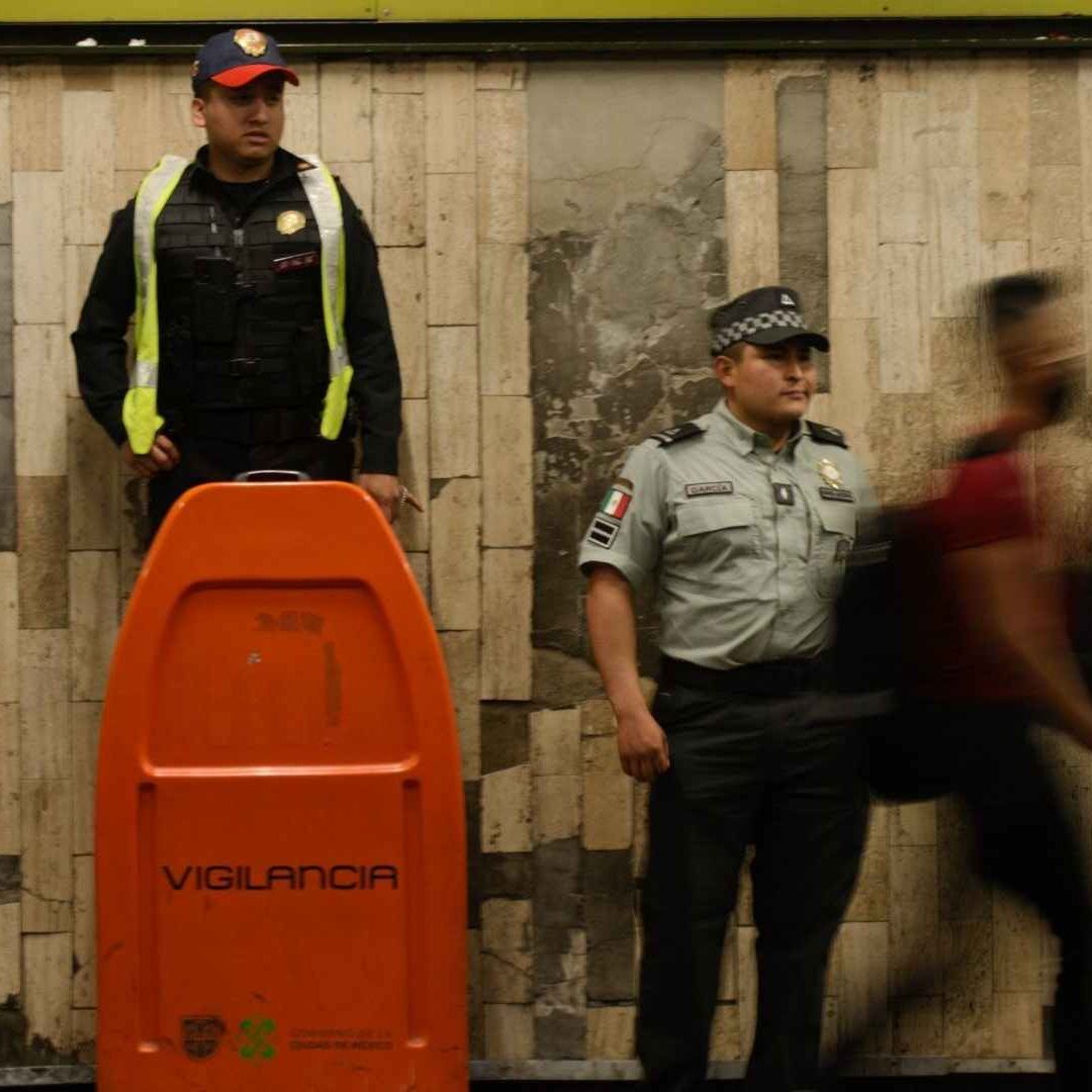 Elementos de la Guardia Nacional en instalaciones del Metro de la CDMX