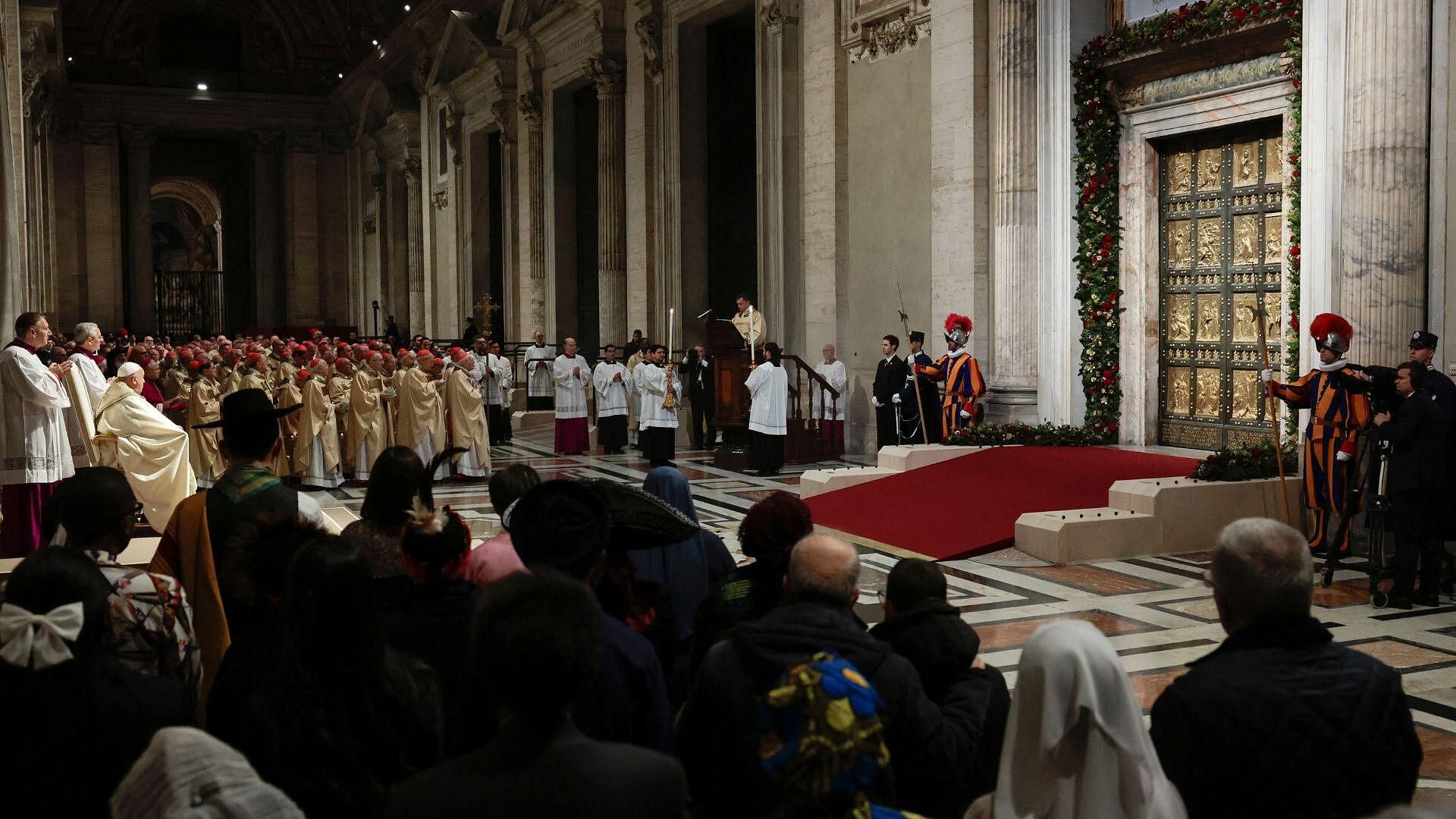 VIDEO: Papa Francisco Abre Puerta de Jubileo por Año Santo 2025