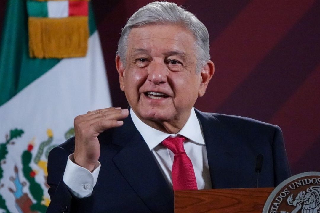 AMLO Se Reúne con Abogado del Expresidente de Perú, Pedro Castillo, y le Ofrece su Apoyo