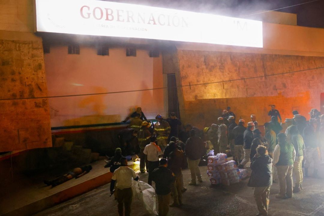 El INM presentó una denuncia para que se investigue el fallecimiento de 39 migrantes durante un incendio en un edificio de Ciudad Juárez