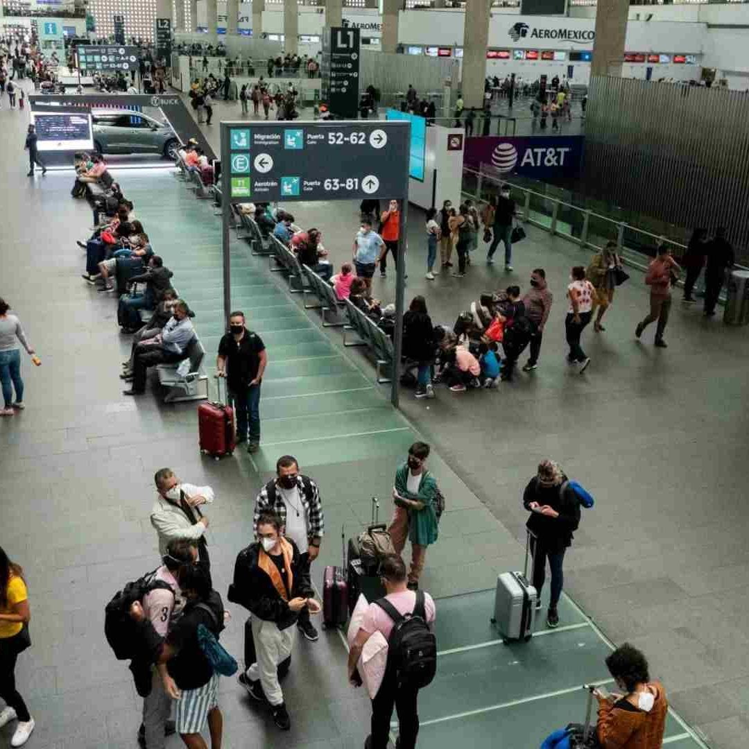 Profeco: ¿Le hago caso al horario de la pantalla del AICM o al del boleto?