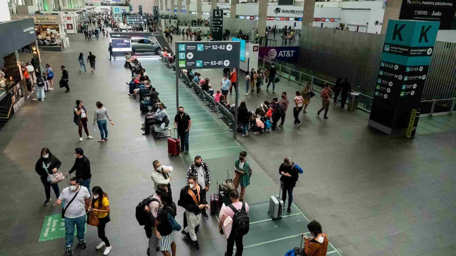 Profeco: ¿Le hago caso al horario de la pantalla del AICM o al del boleto?