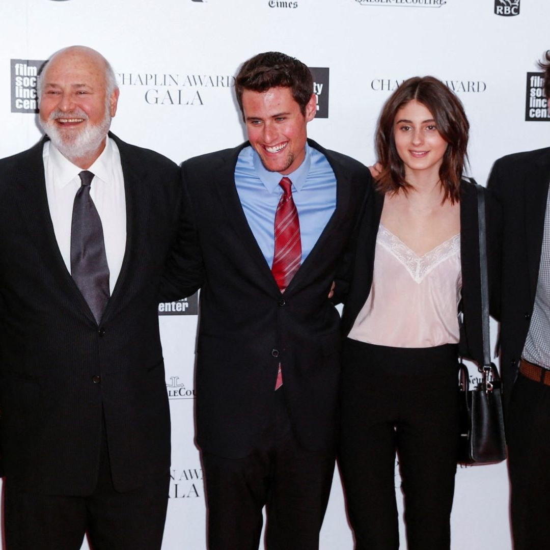 Michele y Rob Reiner, así como sus hijos Nick (centro), Romy y Jake (derecha)