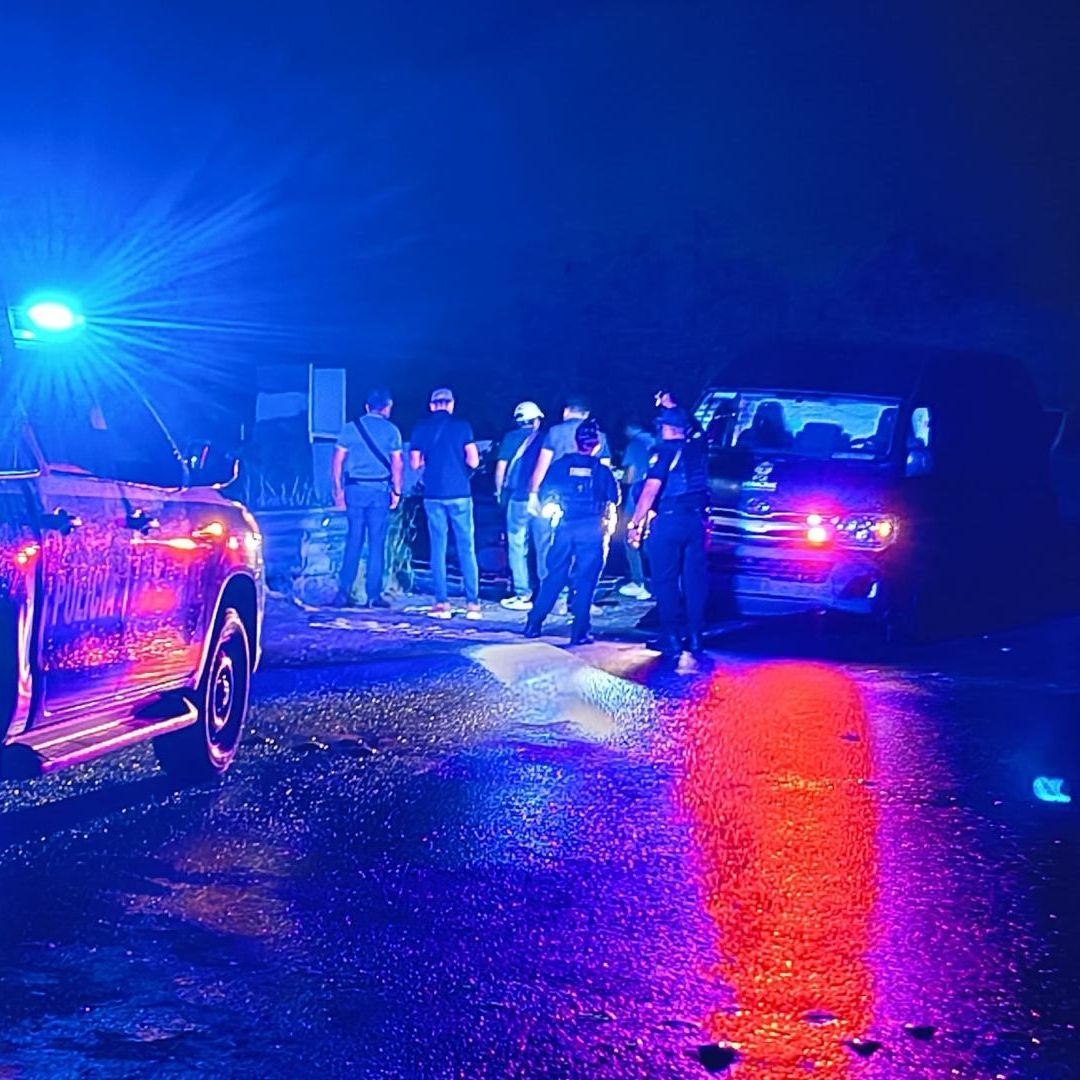 Tras el fuerte impacto, al lugar de accidente personal de Protección Civil de Cosoleacaque acudió para brindar brindó atención y los primeros auxilios a las víctimas.