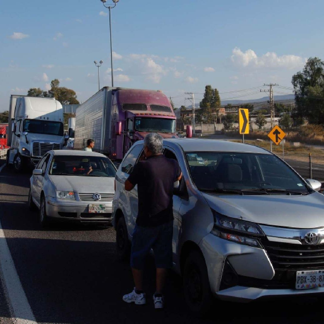 Carreteras bloqueadas hoy. Foto: Cuartoscuro