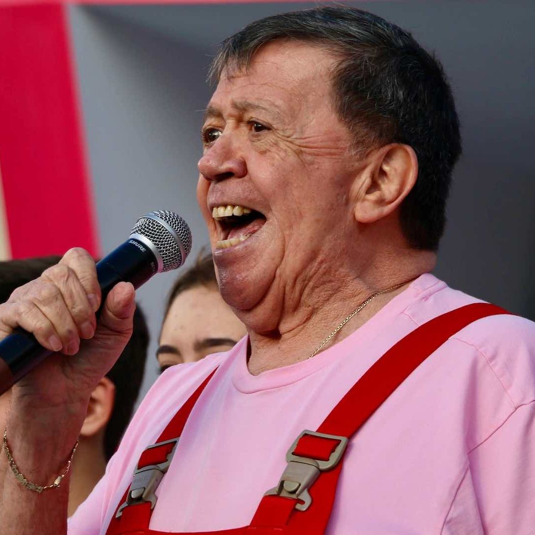 Chabelo durante un acto del Teletón en 2015