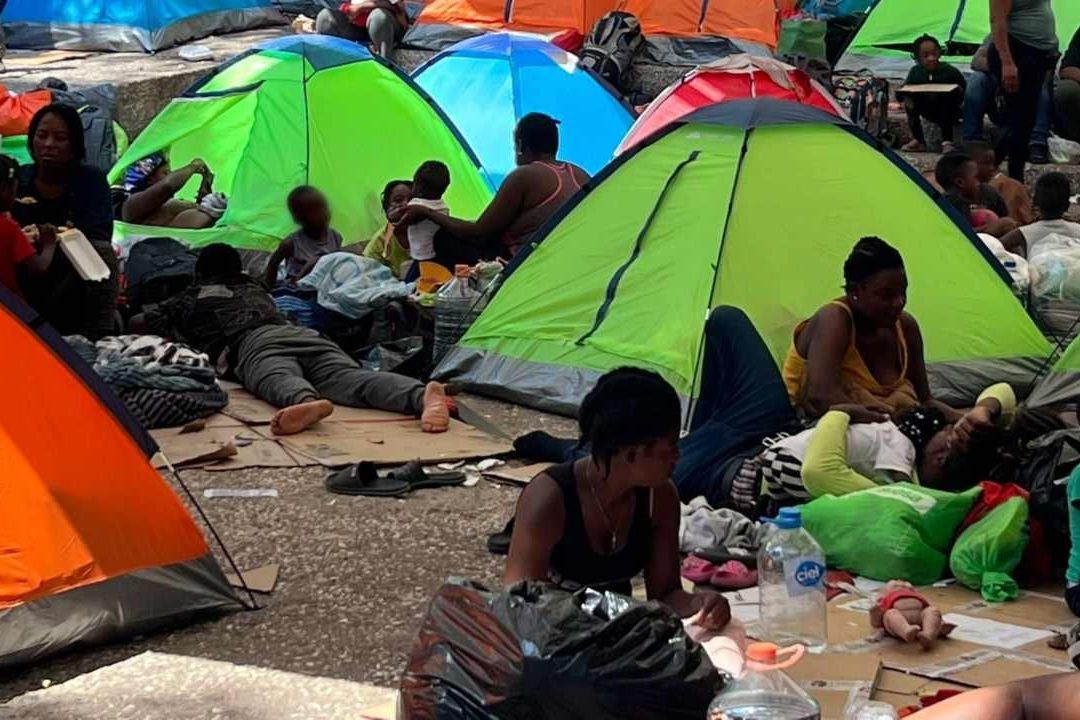 A pesar de la tragedia cientos de migrantes continúan llegando a la frontera de México con EUA
